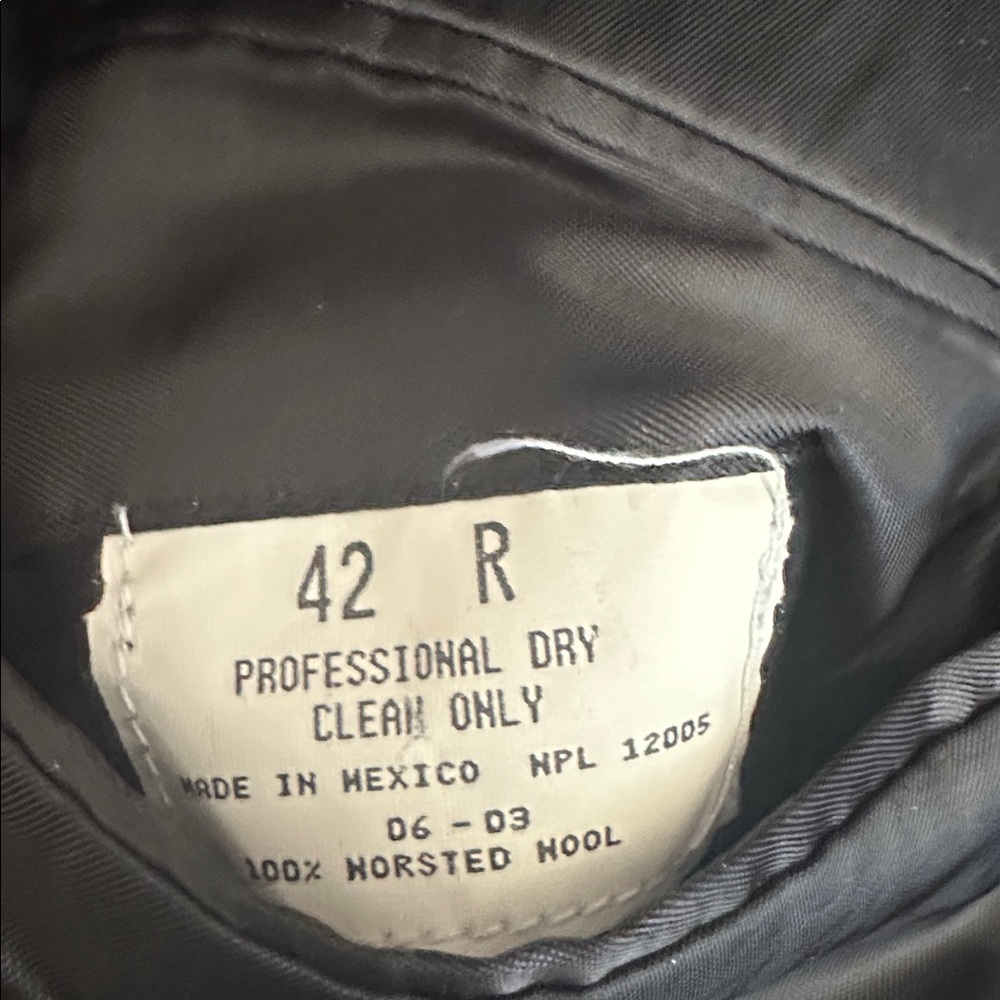 Oscar de la Renta Black Tuxedo Jacket with Satin Trim - Picture 3 of 6